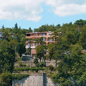 With Private Parking And Breakfast,seaview Вилла